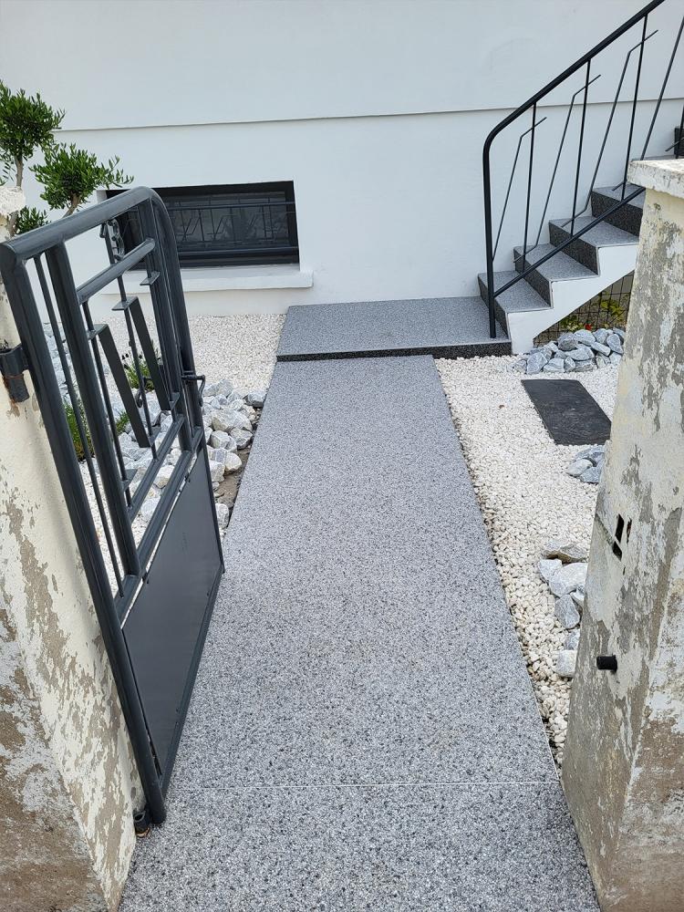 allée entrée pavillon-après