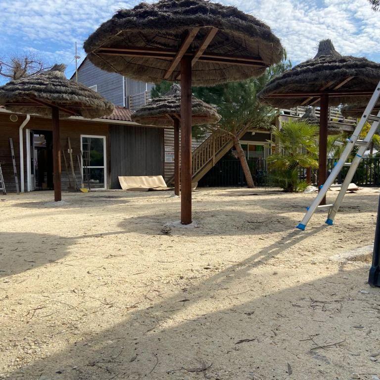 camping-paradis-plage-piscine-avant