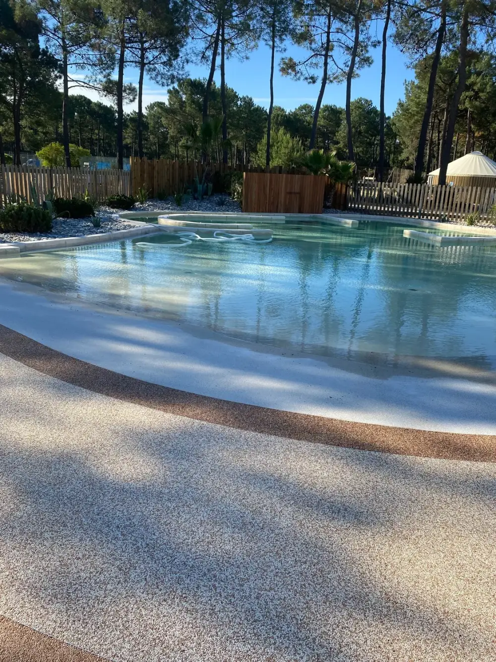 Sécurité sol piscine à Macau